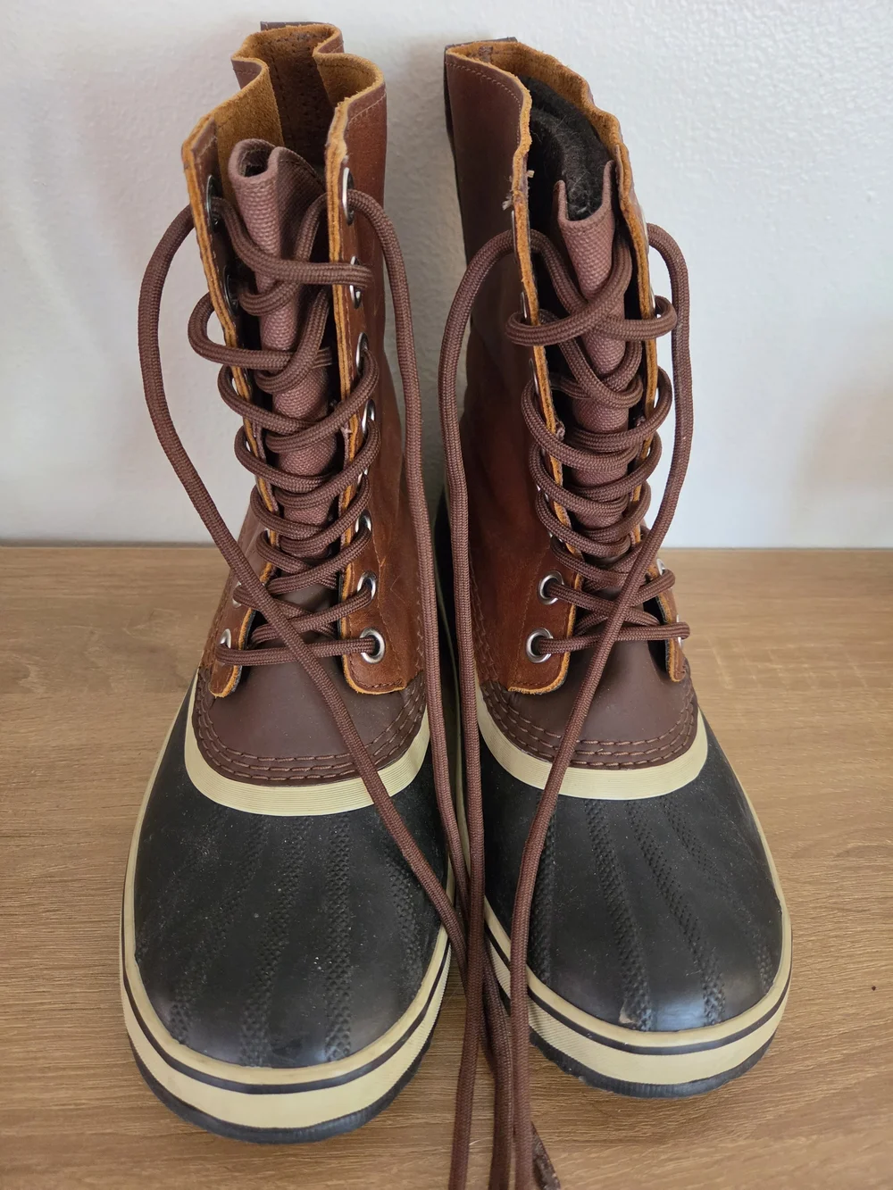 Sorel durable lace